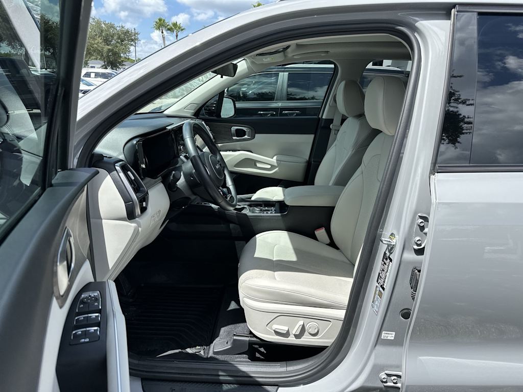 Thumbnail: 2022 Kia Sorento - 10