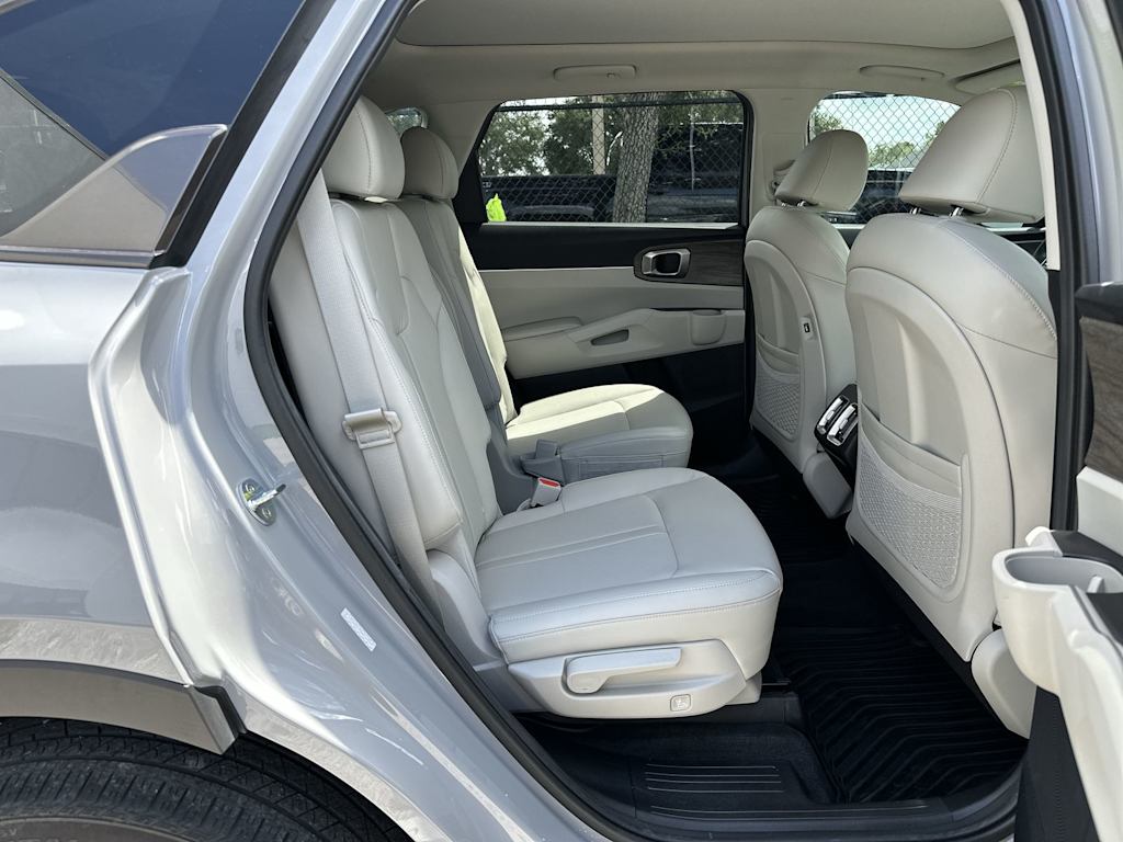 Thumbnail: 2022 Kia Sorento - 25