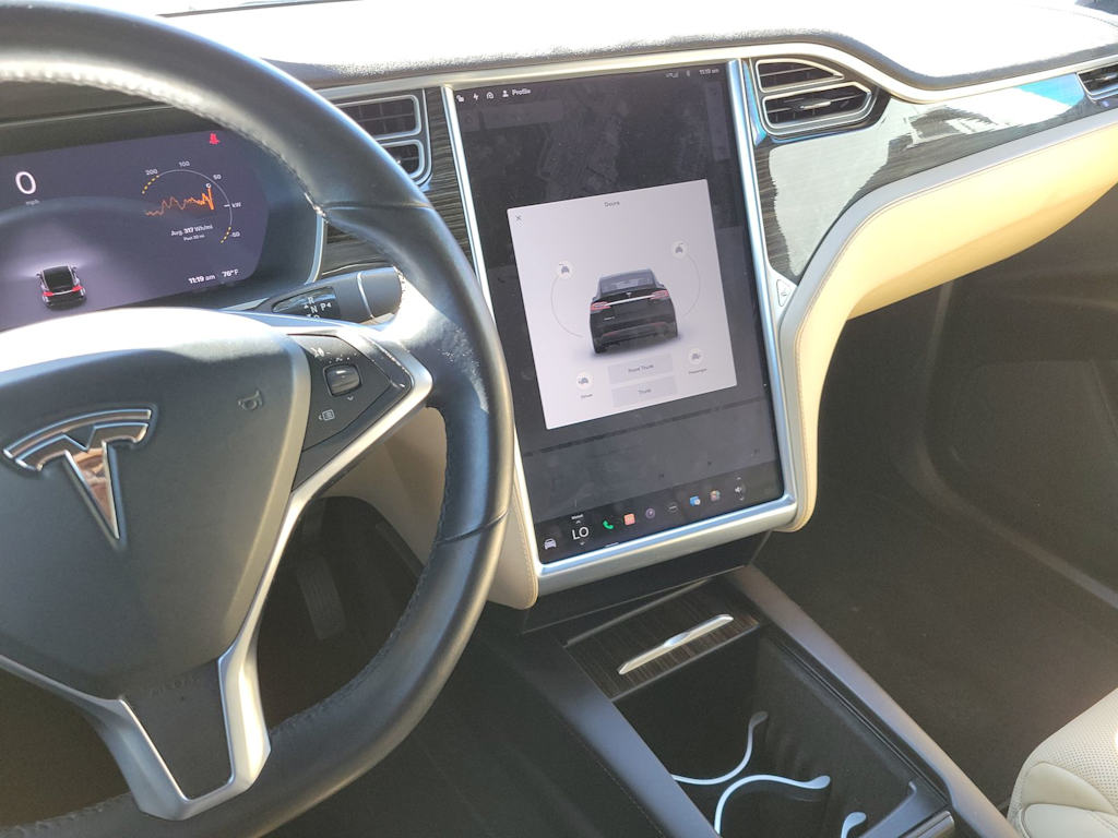 2016 Tesla Model X 90D 23