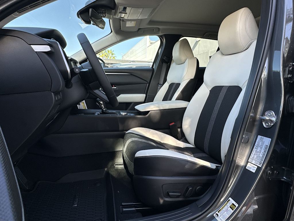 Thumbnail: 2026 Mazda CX-50 - 11