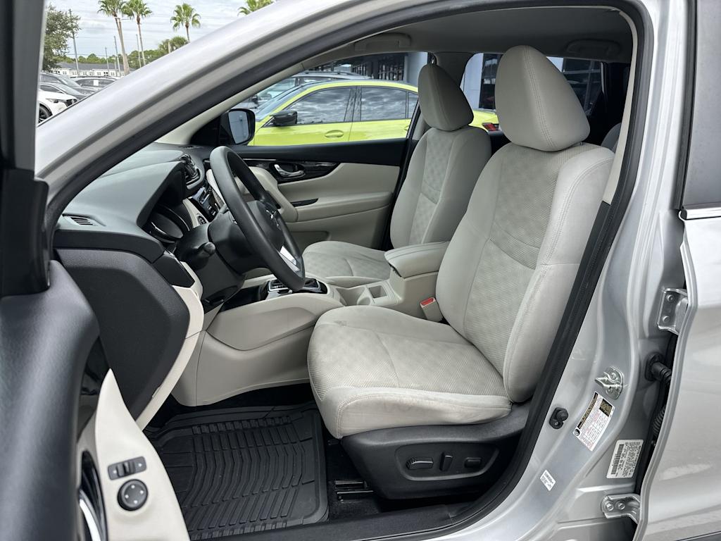 Thumbnail: 2018 Nissan Rogue Sport - 11