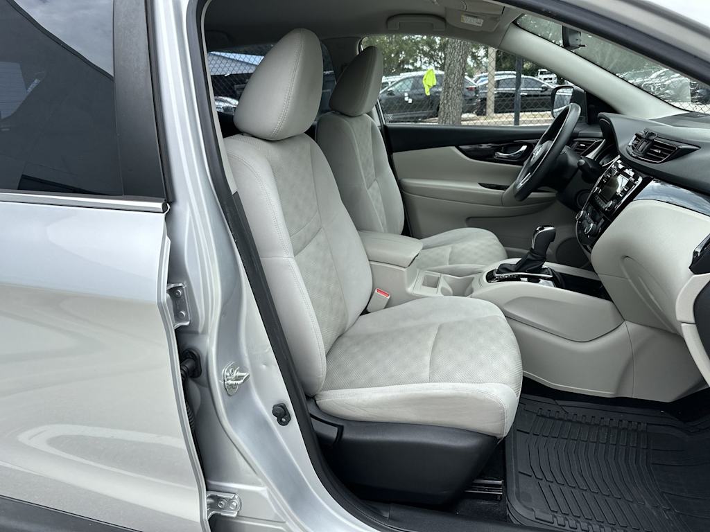 Thumbnail: 2018 Nissan Rogue Sport - 20