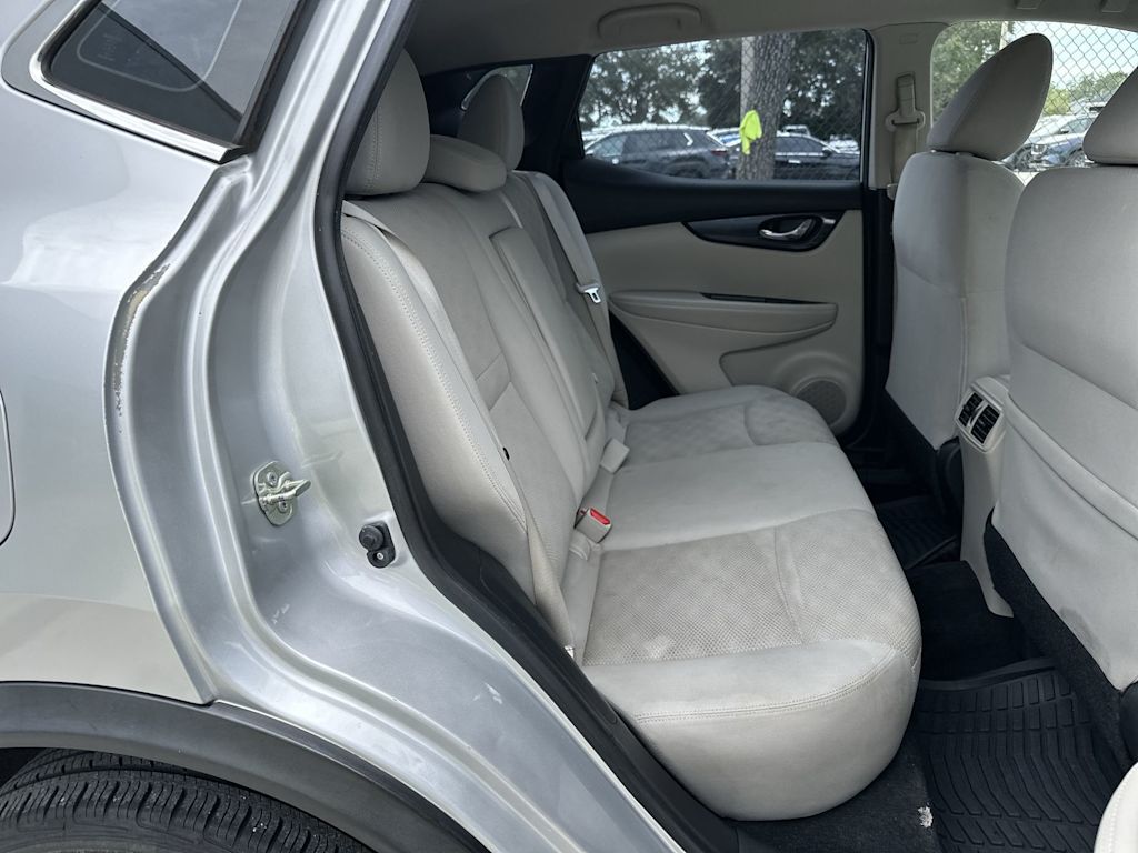 Thumbnail: 2018 Nissan Rogue Sport - 25