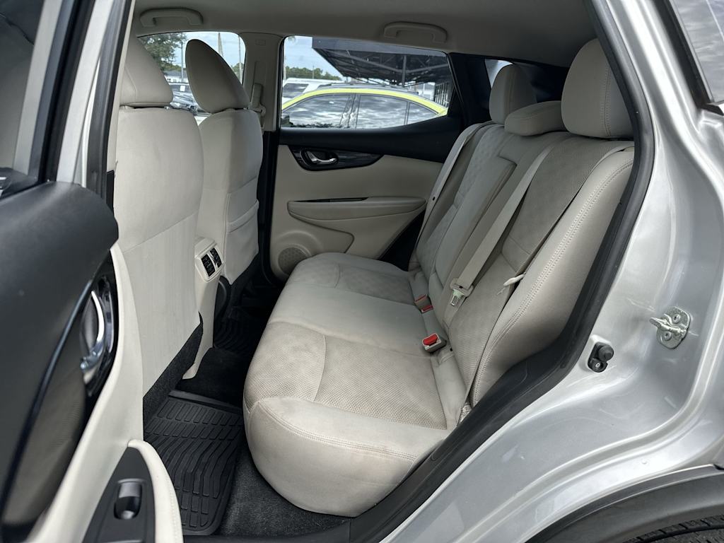 Thumbnail: 2018 Nissan Rogue Sport - 12