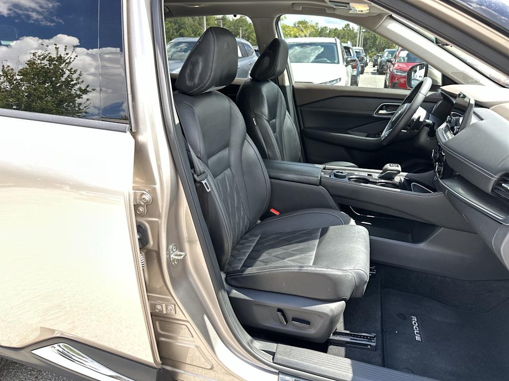 Thumbnail: 2021 Nissan Rogue - 11
