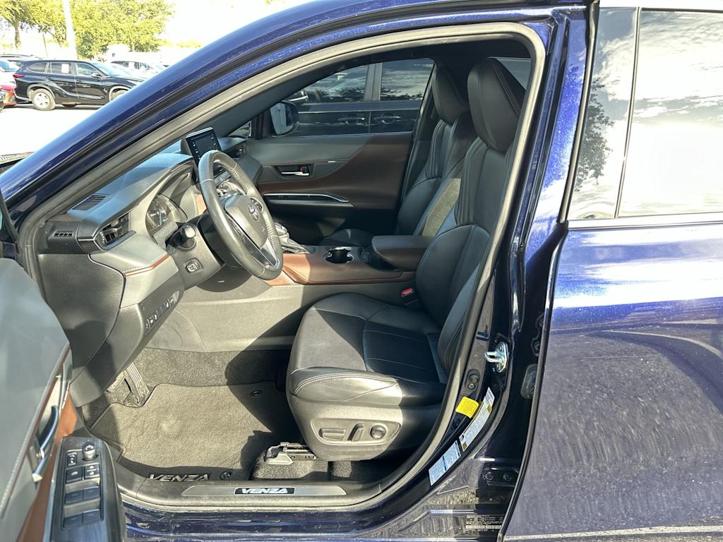 Thumbnail: 2021 Toyota Venza - 10