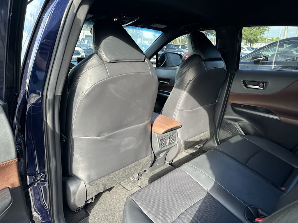 Thumbnail: 2021 Toyota Venza - 24