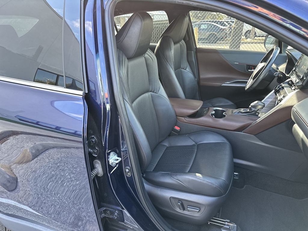 Thumbnail: 2021 Toyota Venza - 20