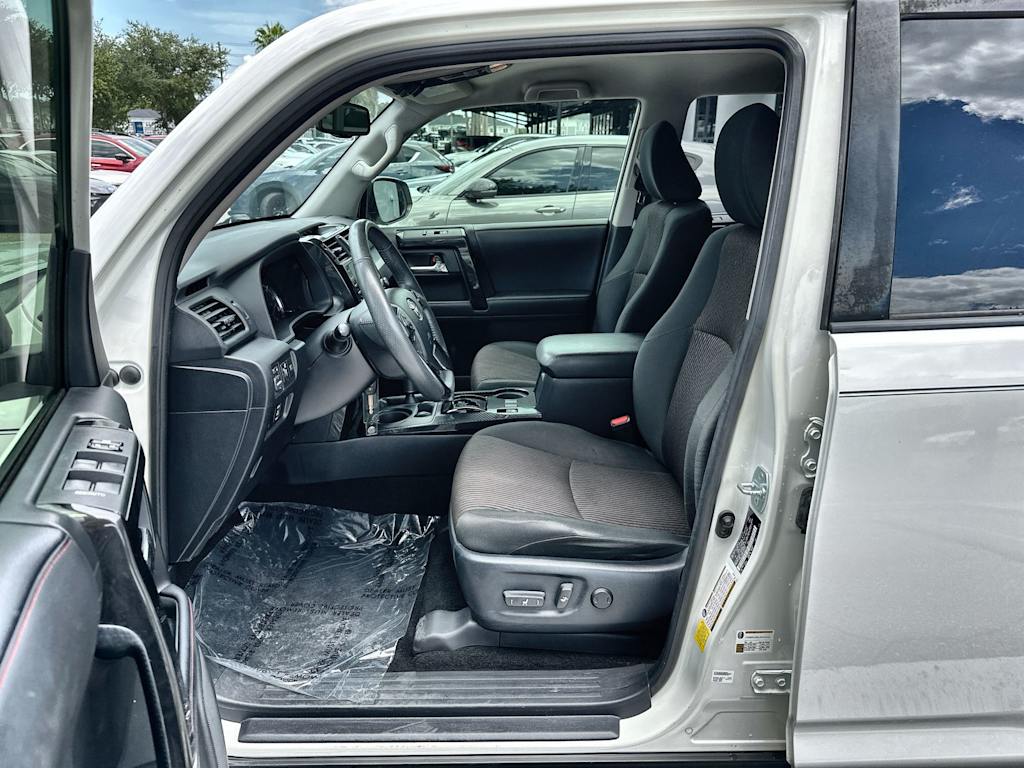 Thumbnail: 2020 Toyota 4Runner - 10