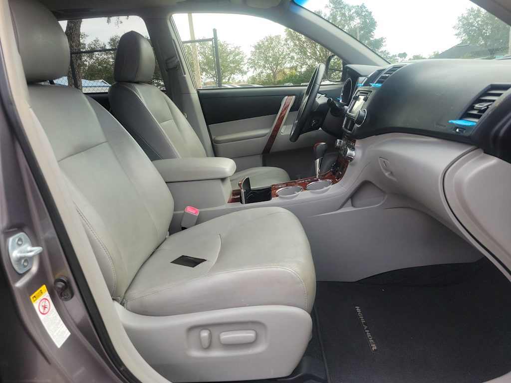 2013 Toyota Highlander Limited 9