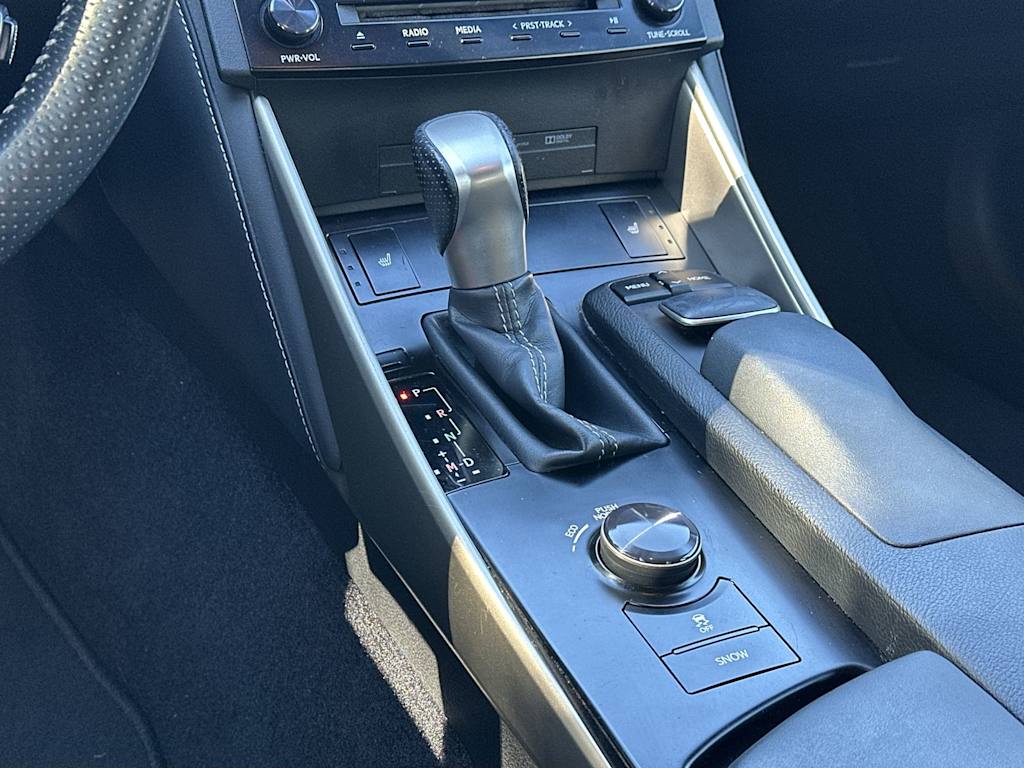 Thumbnail: 2014 Lexus IS - 14