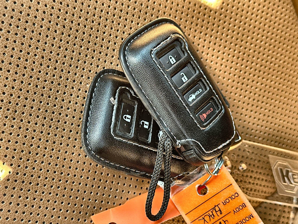 Thumbnail: 2025 Lexus ES - 18