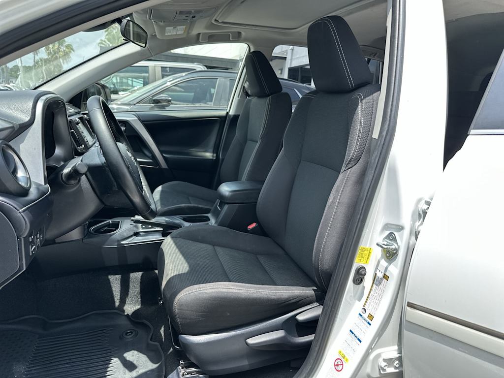 Thumbnail: 2017 Toyota RAV4 - 9