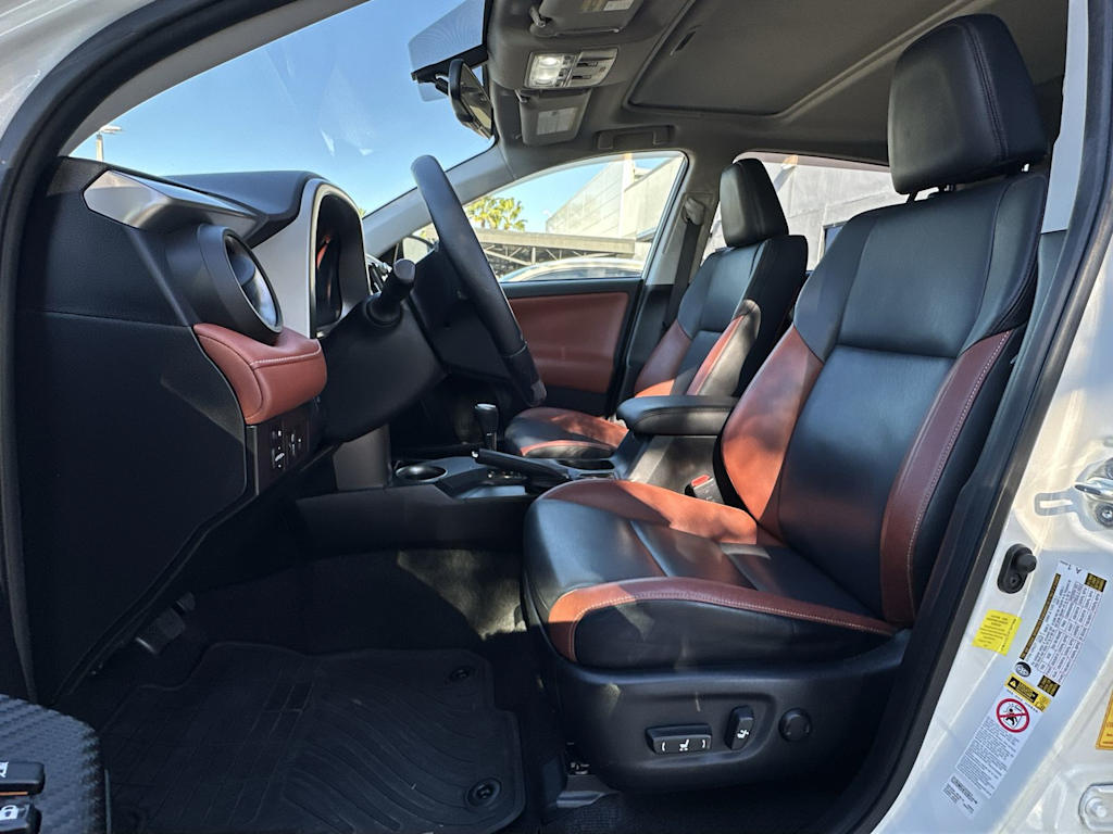 Thumbnail: 2015 Toyota RAV4 - 11