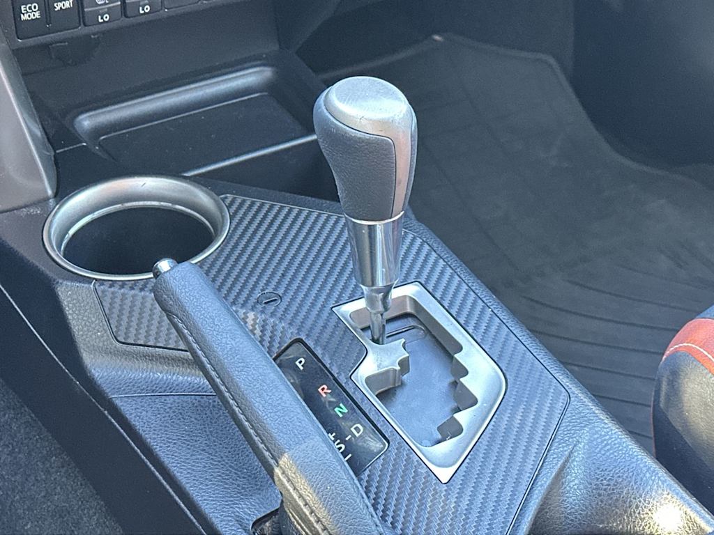 Thumbnail: 2015 Toyota RAV4 - 14