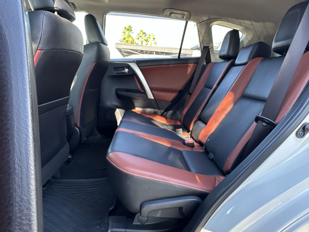 Thumbnail: 2015 Toyota RAV4 - 20