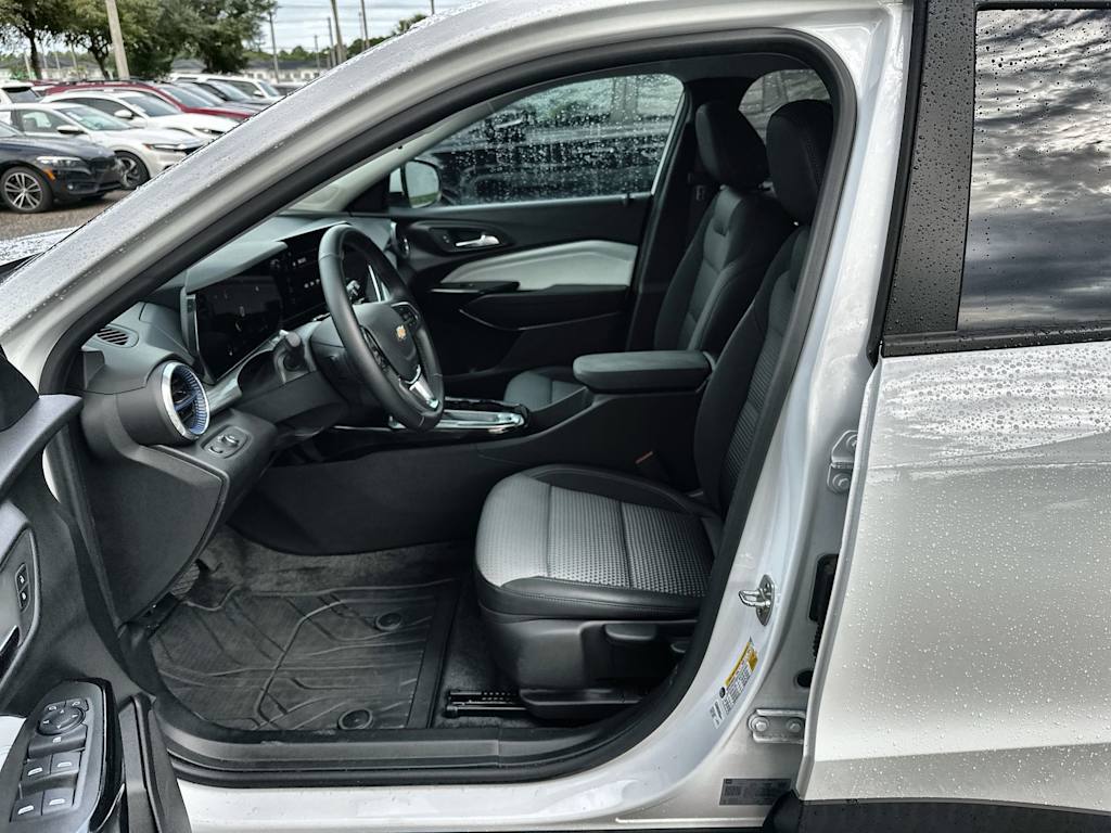 Thumbnail: 2025 Chevrolet Trax - 19