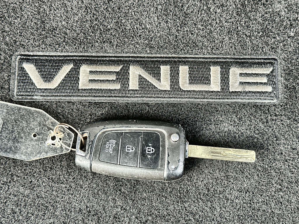 Thumbnail: 2022 Hyundai Venue - 17