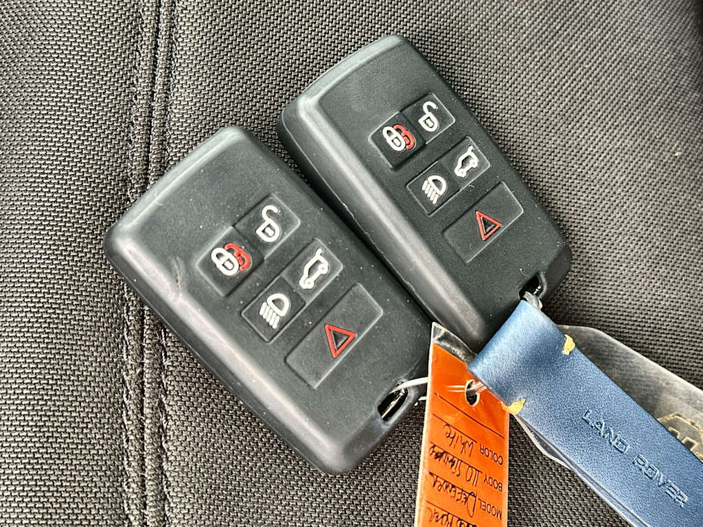 Thumbnail: 2023 Land Rover Defender - 17