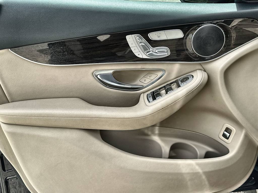 Thumbnail: 2022 Mercedes-Benz GLC - 22