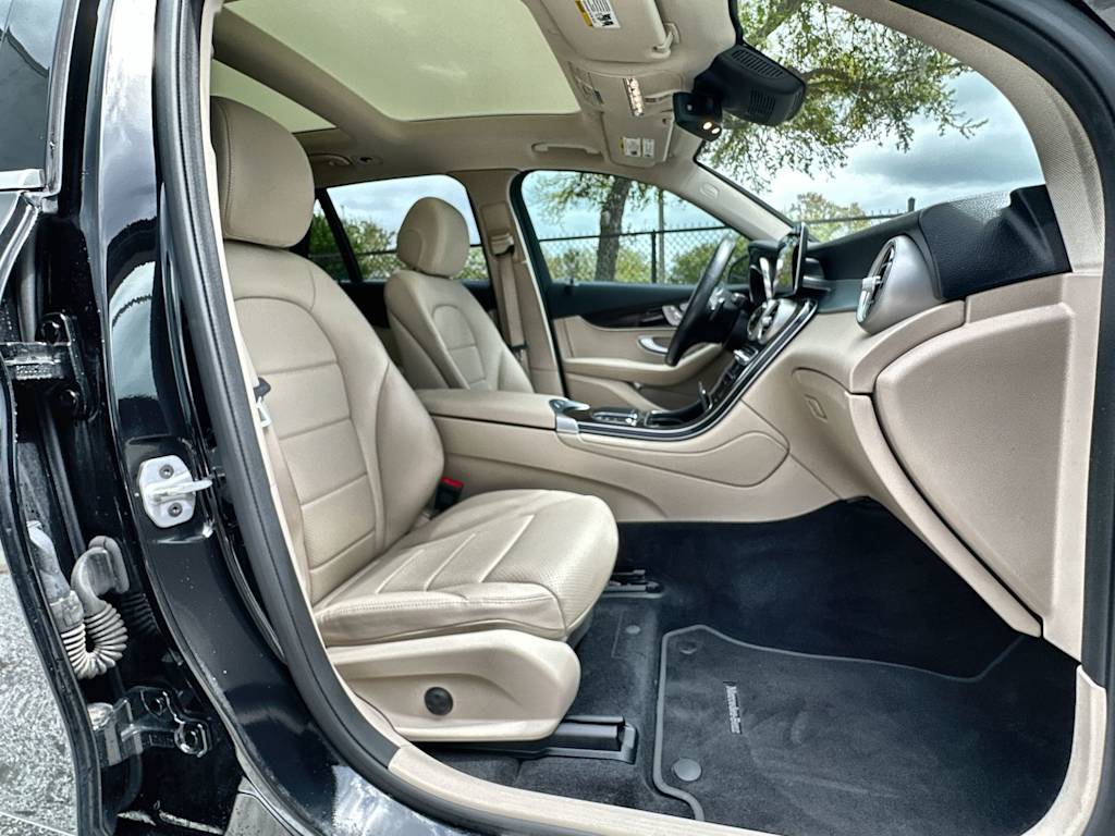 Thumbnail: 2022 Mercedes-Benz GLC - 19