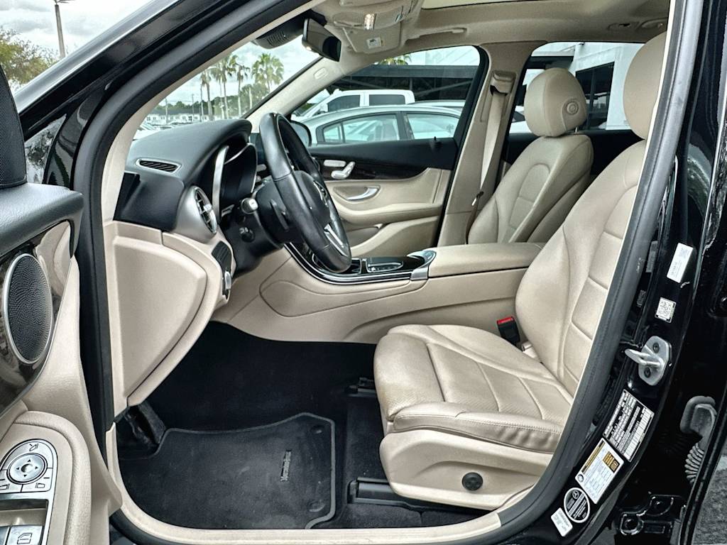 Thumbnail: 2022 Mercedes-Benz GLC - 10