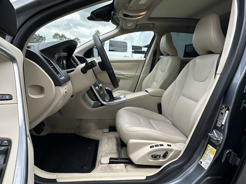 Thumbnail: 2016 Volvo XC60 - 12