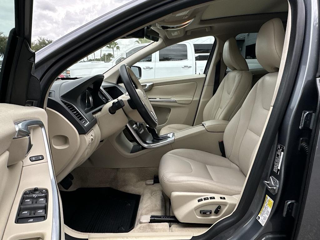 Thumbnail: 2016 Volvo XC60 - 11