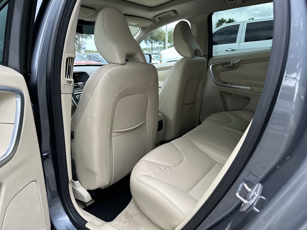 Thumbnail: 2016 Volvo XC60 - 13