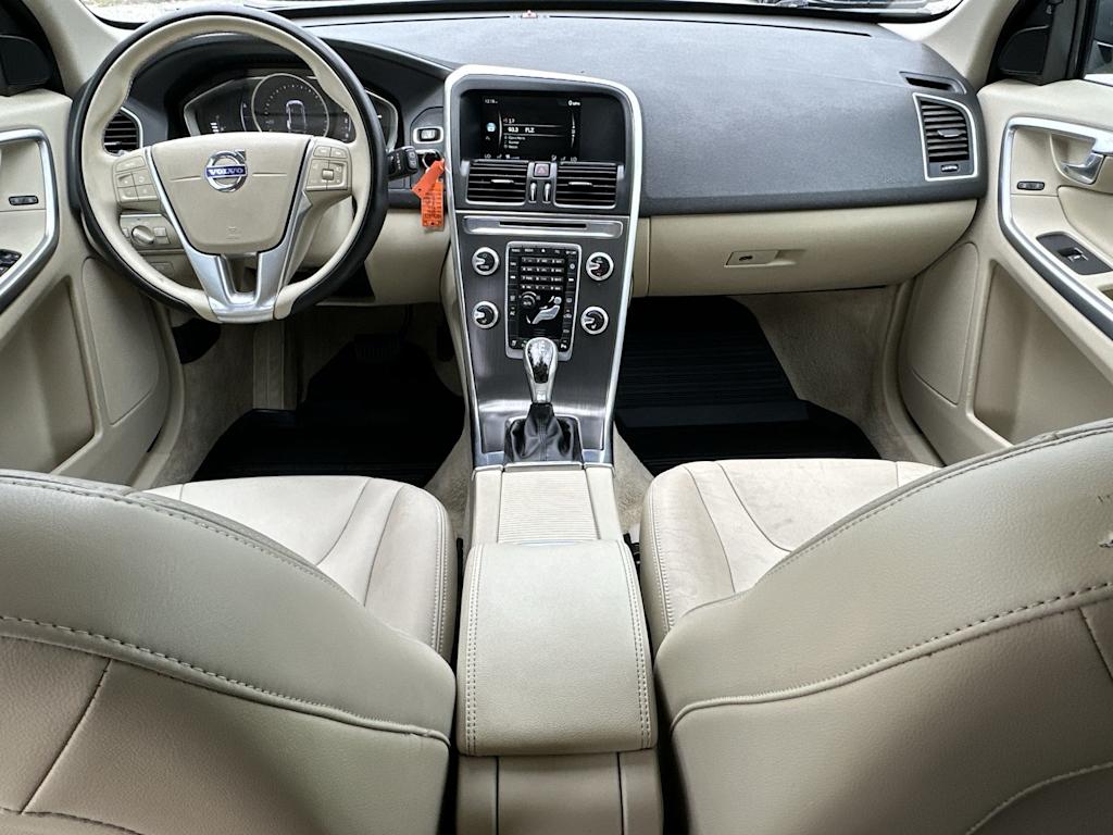 Thumbnail: 2016 Volvo XC60 - 2