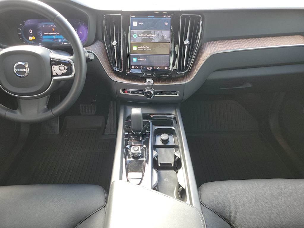 2023 Volvo XC60 B5 Plus 8