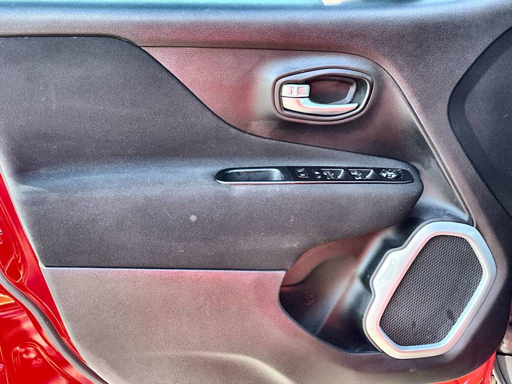 Thumbnail: 2020 Jeep Renegade - 28