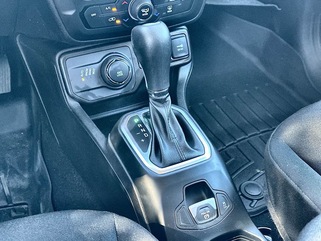 Thumbnail: 2020 Jeep Renegade - 15