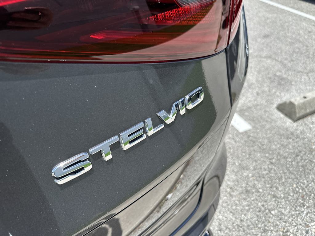 Thumbnail: 2023 Alfa Romeo Stelvio - 6