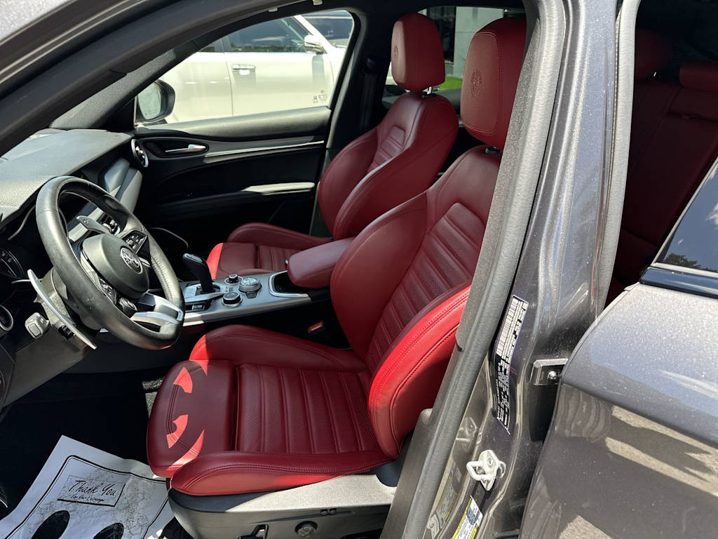 Thumbnail: 2023 Alfa Romeo Stelvio - 10