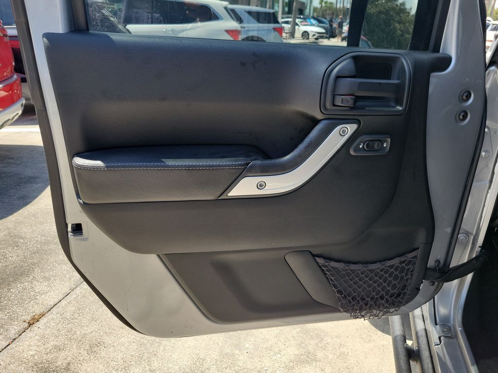 Thumbnail: 2016 Jeep Wrangler - 19