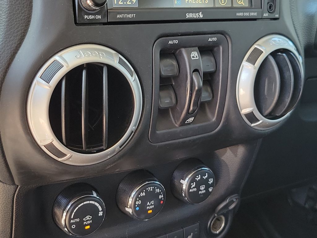 Thumbnail: 2016 Jeep Wrangler - 28