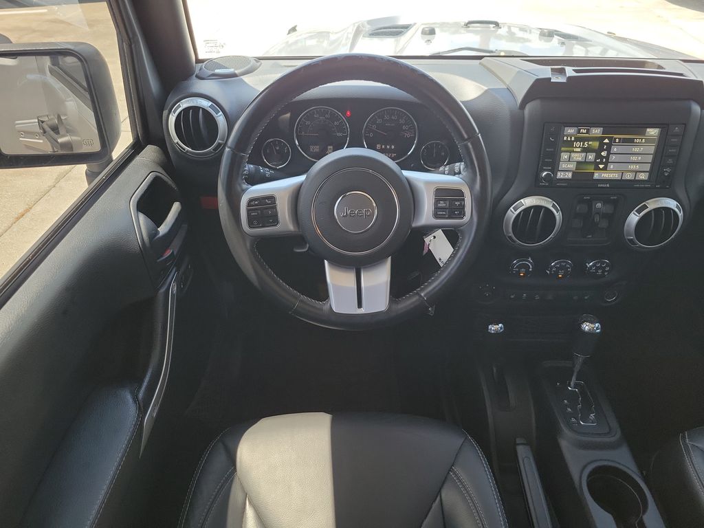 Thumbnail: 2016 Jeep Wrangler - 9