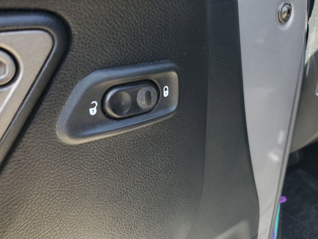 Thumbnail: 2018 Jeep Wrangler - 19