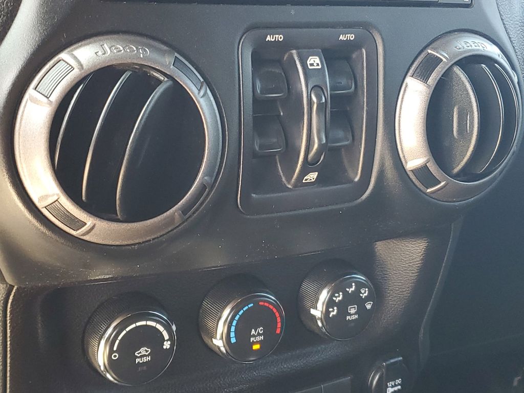 Thumbnail: 2018 Jeep Wrangler - 25