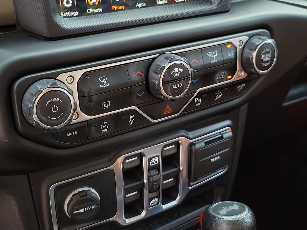 Thumbnail: 2020 Jeep Wrangler - 29