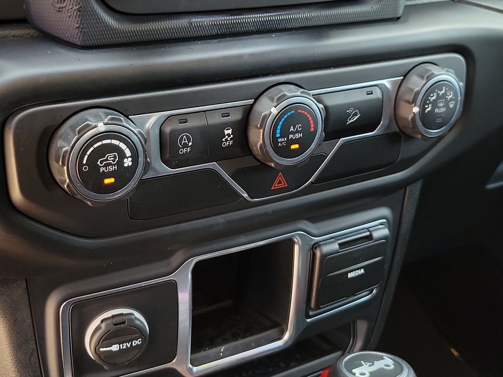 Thumbnail: 2020 Jeep Wrangler - 28