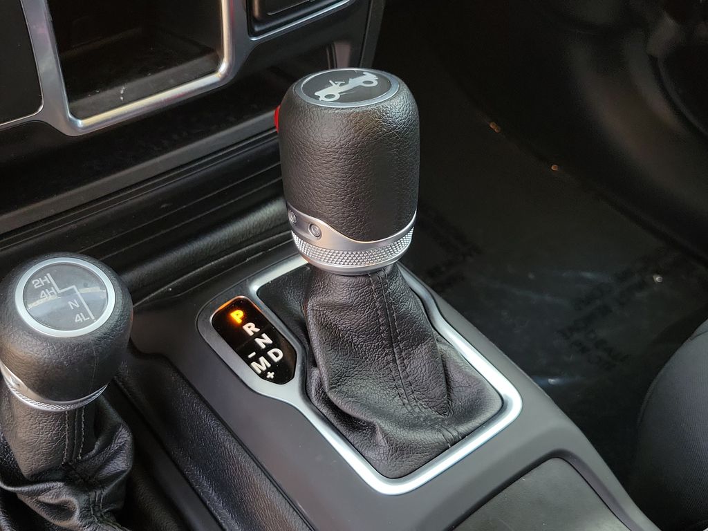 Thumbnail: 2020 Jeep Wrangler - 29