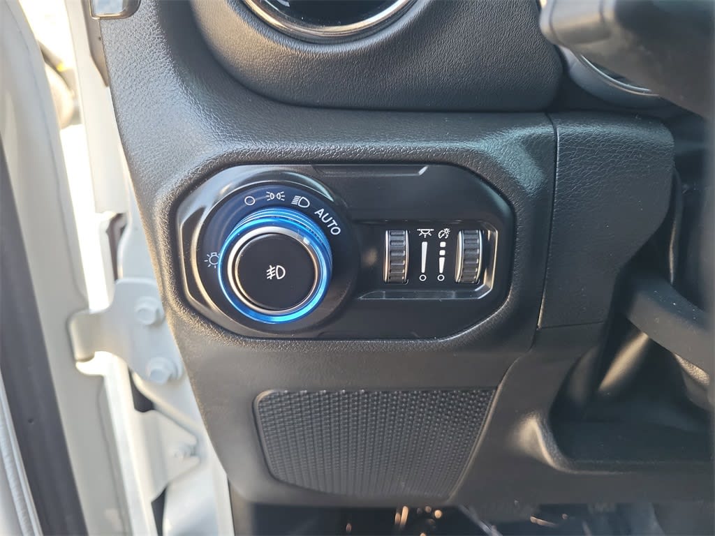 Thumbnail: 2022 Jeep Wrangler - 21