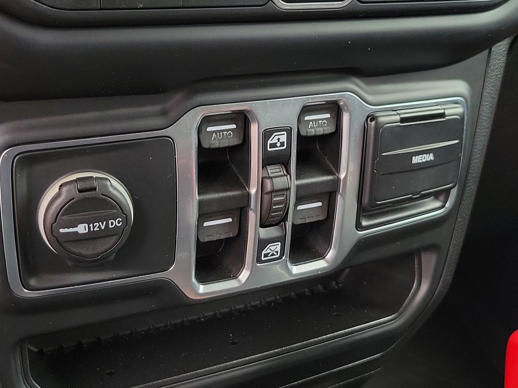 Thumbnail: 2018 Jeep Wrangler - 28
