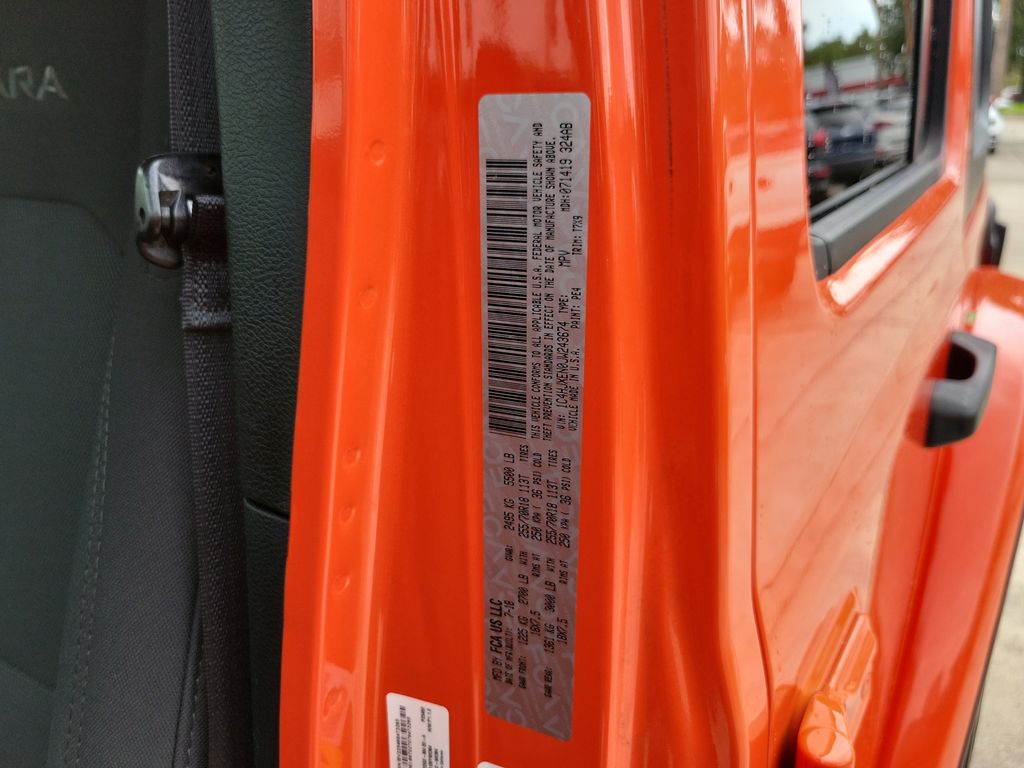 Thumbnail: 2018 Jeep Wrangler - 14