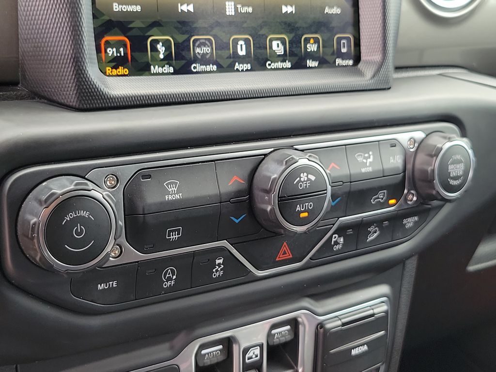 Thumbnail: 2018 Jeep Wrangler - 27