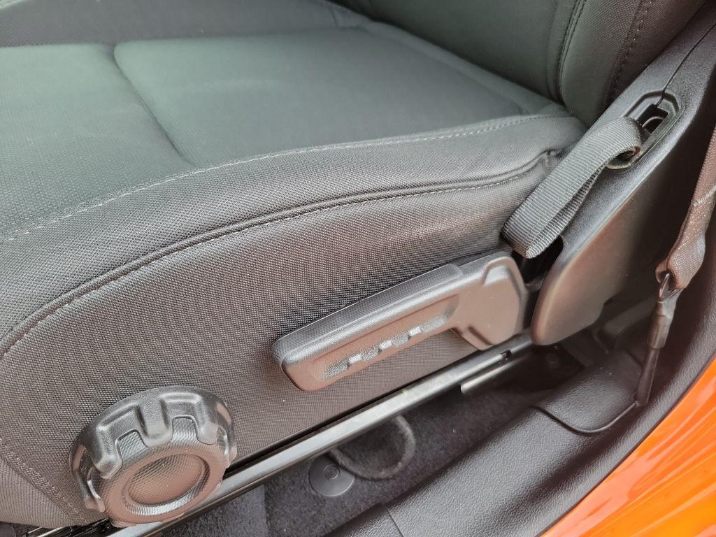 Thumbnail: 2018 Jeep Wrangler - 21