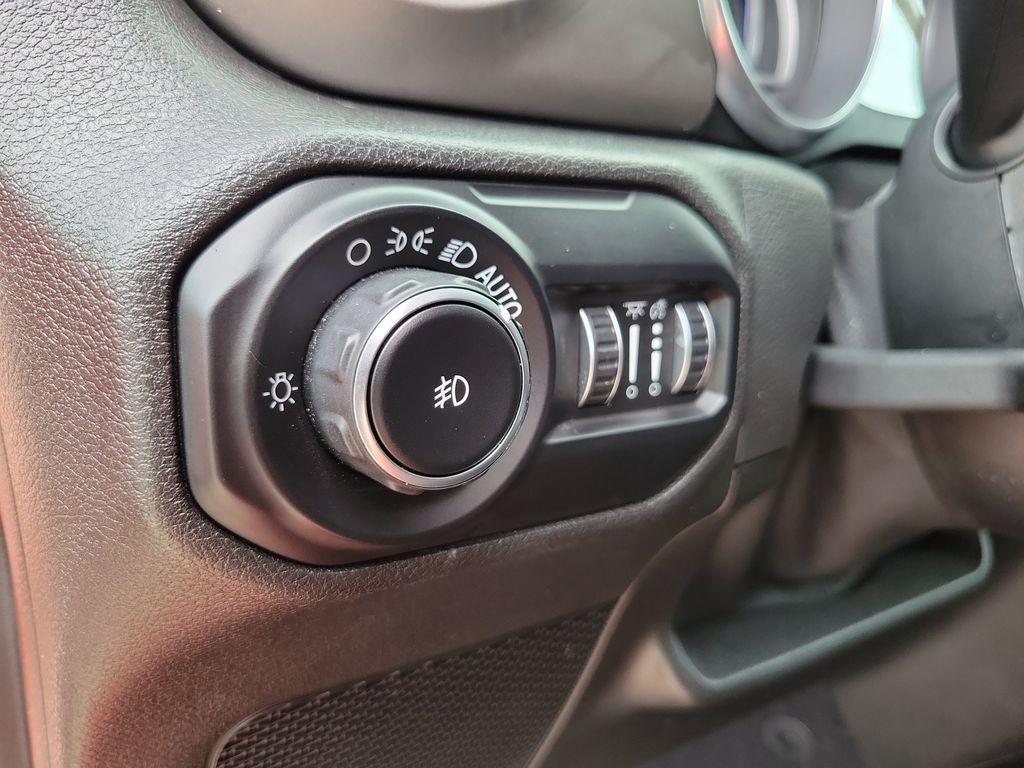 Thumbnail: 2018 Jeep Wrangler - 22