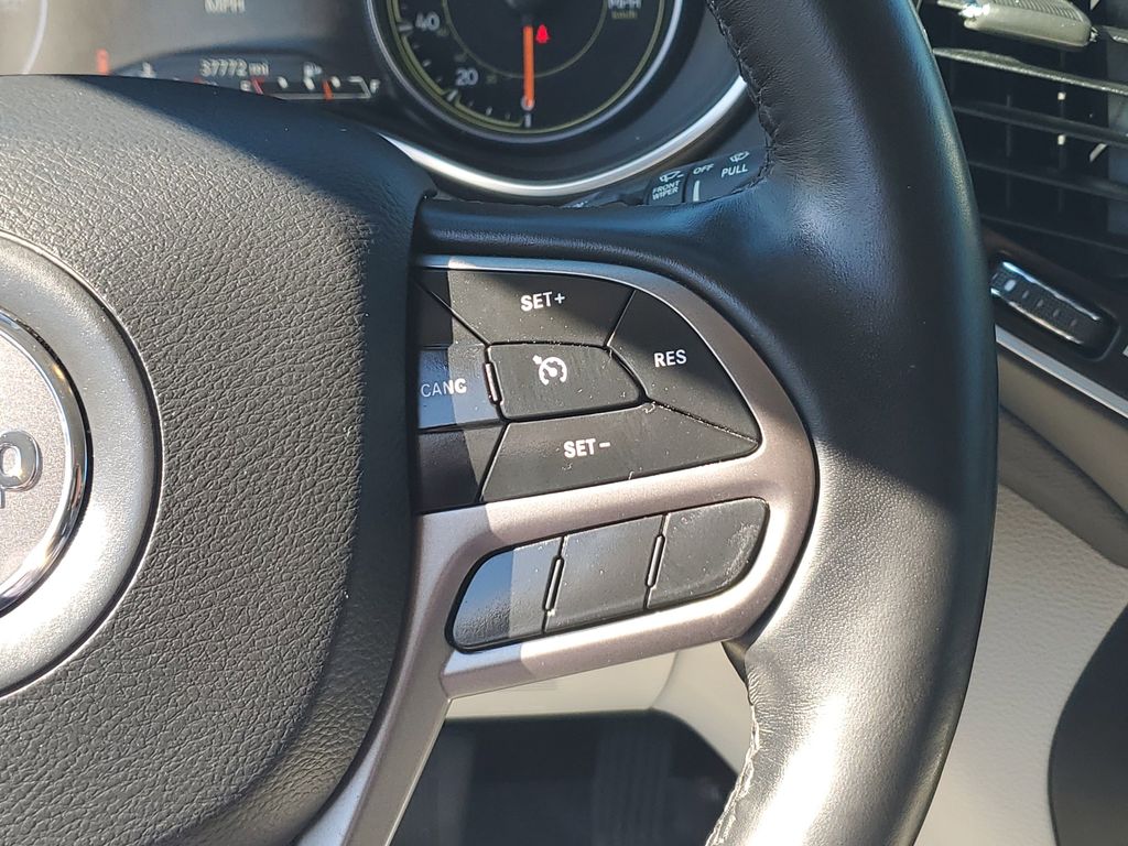 Thumbnail: 2021 Jeep Cherokee - 25